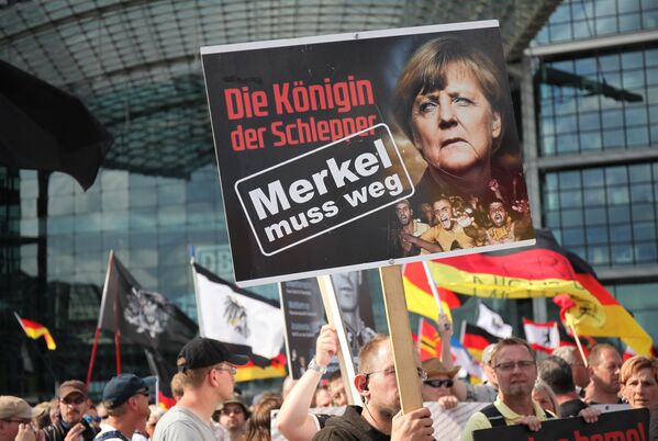 Акция протеста против политики Ангелы Меркель в Берлине - Sputnik Узбекистан
