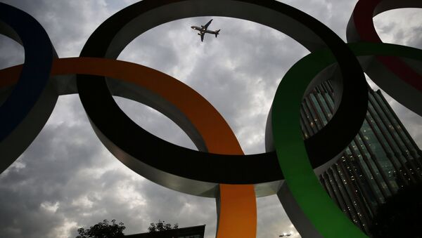 Олимпийские кольца в столице Игр-2016 Рио-де-Жанейро - Sputnik Узбекистан