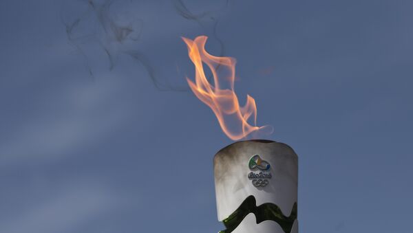 Горящий факел Олимпийских игр в Рио-де -Жанейро - Sputnik Узбекистан