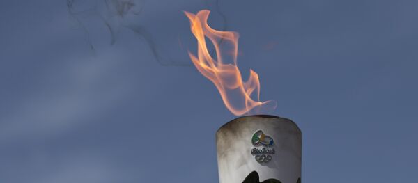Горящий факел Олимпийских игр в Рио-де -Жанейро Горящий факел Олимпийских игр в Рио-де -Жанейро - Sputnik Узбекистан