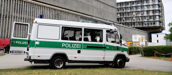 Полицейская машина возле больницы на юго-западе Берлина Полицейская машина возле больницы на юго-западе Берлина - Sputnik Узбекистан