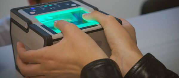 Процедура снятия биометрических данных в визовом центре - Sputnik Узбекистан