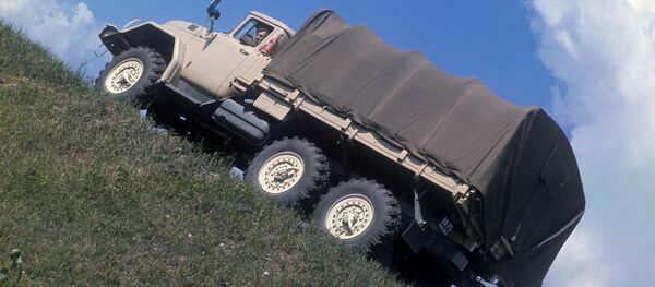 Армейский грузовик ЗИЛ-131 Армейский грузовик ЗИЛ-131 - Sputnik Узбекистан