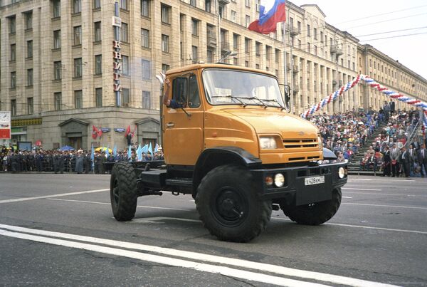 Парад автомобилей на празднике Дня города Москвы - Sputnik Узбекистан