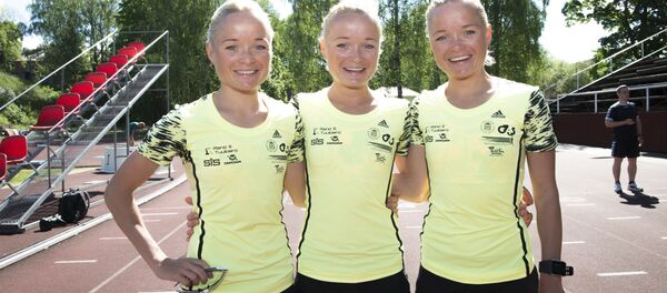 Тройняшки Лийна, Лили и Лейла Луйк Тройняшки Лийна, Лили и Лейла Луйк - Sputnik Узбекистан