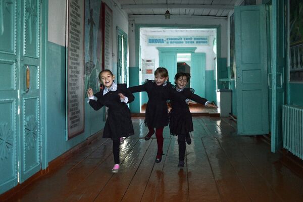 Деревенская школа, 3 место в номинации Краски мира. Гармония жизни (серии) - Sputnik Узбекистан