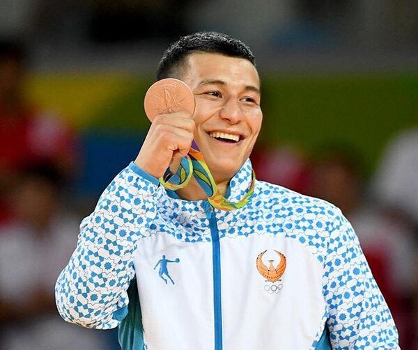 Дзюдоист Диербек Урозбоев с бронзовой медалью Олимпиады в Рио Дзюдоист Диербек Урозбоев с бронзовой медалью Олимпиады в Рио - Sputnik Узбекистан