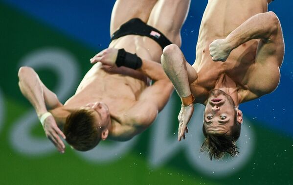 Олимпиада 2016. Синхронные прыжки в воду. Мужчины. Вышка 10 м - Sputnik Узбекистан