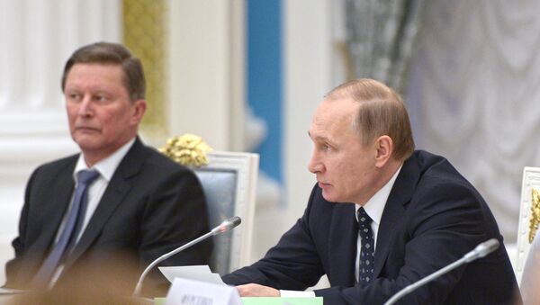 Rossiya Prezidenti Vladimir Putin (o‘ngda) va prezident devoni rahbari Sergey Ivanov - Sputnik O‘zbekiston