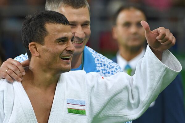 Ришод Собиров радуется бронзовой медали соревнования по дзюдо - Sputnik Узбекистан