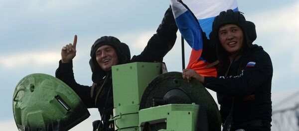 Экипаж танка Т-72Б3 армии России Экипаж танка Т-72Б3 армии России - Sputnik Узбекистан