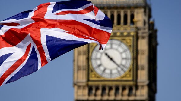 Britanskiy flag na fone Big-Bena v Londone - Sputnik Oʻzbekiston
