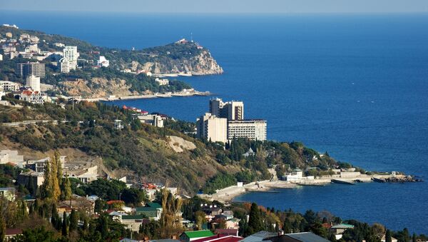 Вид на южный берег Крыма в окрестностях большой Ялты - Sputnik Узбекистан