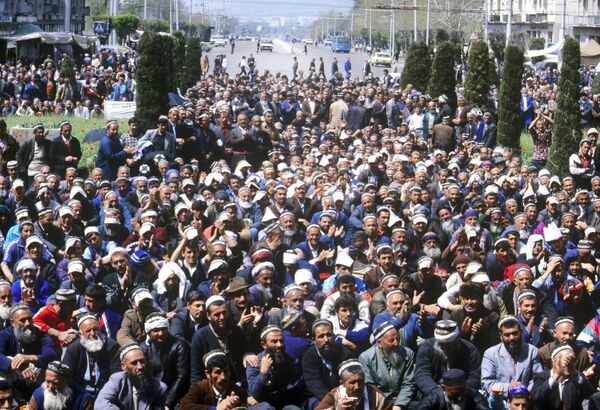 Вооружённый этно-региональный конфликт за власть в Таджикистане, последовал после провозглашения независимости. - Sputnik Узбекистан