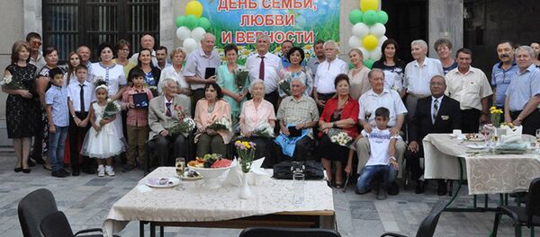 День семьи, любви и верности в РЦНК в Ташкенте День семьи, любви и верности в РЦНК в Ташкенте - Sputnik Узбекистан