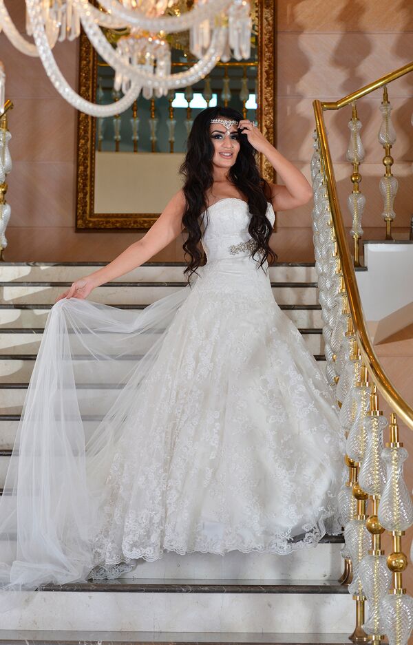 Фотосессия участниц конкурса Miss Union Baku 2016 в свадебных платьях - Sputnik Узбекистан