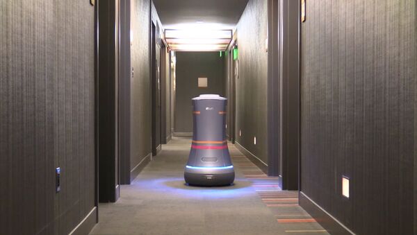 Робот-дворецкий разносит воду по номерам в отеле Сан-Франциско - Sputnik Узбекистан