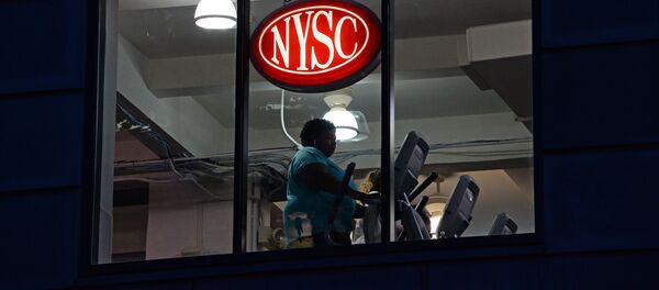 Женщина в тренажерном зале Женщина в тренажерном зале - Sputnik Узбекистан