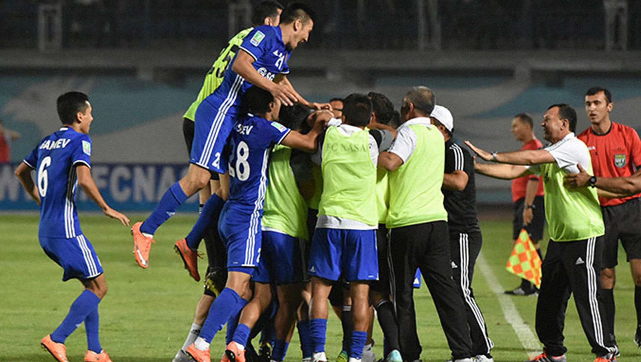 Пахтакор насаф прямая трансляция. ФК насаф Карши. Nasaf vs paxtakor. Арал Узбекистан ФК. Улица насаф 16 Карши.