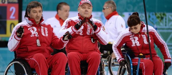 Соревнованиях по керлингу на колясках на зимних Паралимпийских играх Соревнованиях по керлингу на колясках на зимних Паралимпийских играх - Sputnik Узбекистан