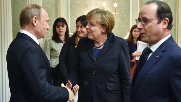 Президент России Владимир Путин, канцлер Германии Ангела Меркель и президент Франции Франсуа Олланд - Sputnik Узбекистан