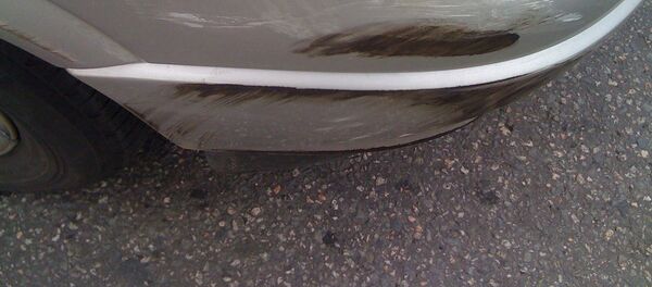 Поцарапав бампер чужого автомобиля, парень оставил номер своего телефона Поцарапав бампер чужого автомобиля, парень оставил номер своего телефона - Sputnik Узбекистан