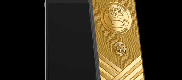 Смартфон iPhone 6S в золотом дизайне - Sputnik Узбекистан