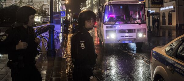 Мужчина угрожает устроить взрыв в отделении банка в центре Москвы Мужчина угрожает устроить взрыв в отделении банка в центре Москвы - Sputnik Узбекистан