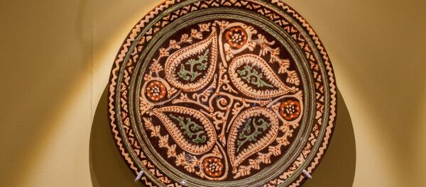 Блюдо (ляган). Ходжентского образца. Узбекистан, Ташкент 1936 г. Блюдо (ляган). Ходжентского образца. Узбекистан, Ташкент 1936 г. - Sputnik Узбекистан