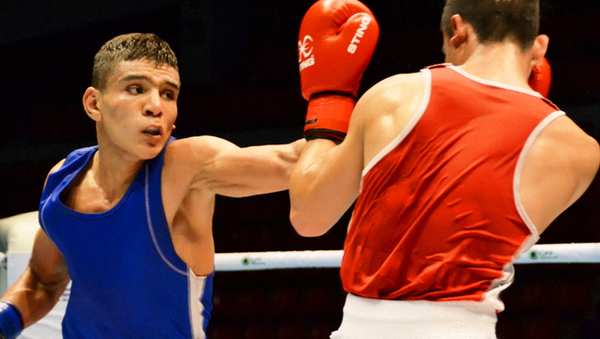 Узбекские боксеры вышли в полуфинал - Sputnik Узбекистан