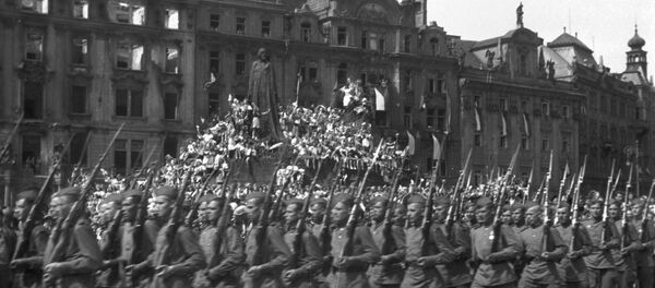 Парад советских войск в Праге Парад советских войск в Праге - Sputnik Узбекистан