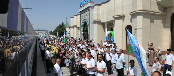 Angren-Pop temir yo‘liga poyezd kelishi Angren-Pop temir yo‘liga poyezd kelishi - Sputnik O‘zbekiston