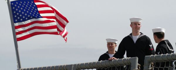 Жители Севастополя встретили американский фрегат акцией протеста Жители Севастополя встретили американский фрегат акцией протеста - Sputnik Ўзбекистон