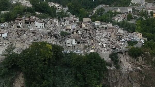СПУТНИК_Последствия разрушительного землетрясения в Италии. Съемка с воздуха - Sputnik Узбекистан