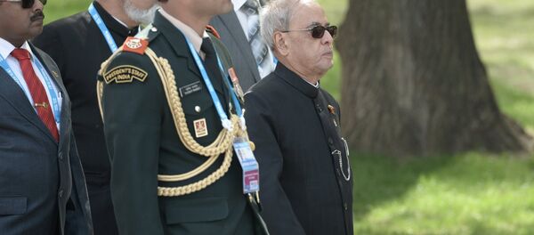 Ҳиндистон президенти Пранаб Мукержи (ўнгда) Ҳиндистон президенти Пранаб Мукержи (ўнгда) - Sputnik Ўзбекистон