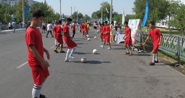 В Ташкенте начались праздничные гулянья в честь Дня независимости В Ташкенте начались праздничные гулянья в честь Дня независимости - Sputnik Узбекистан