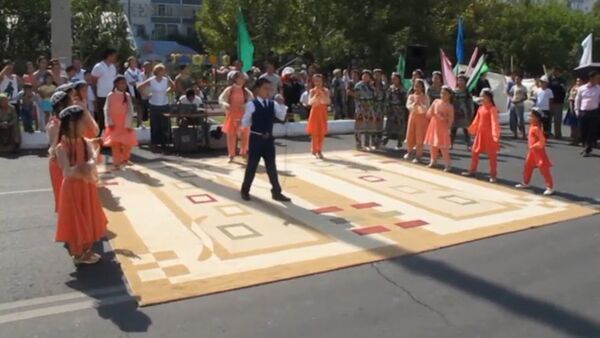 День независимости Узбекистана: песни, танцы и тревога за президента - Sputnik Узбекистан