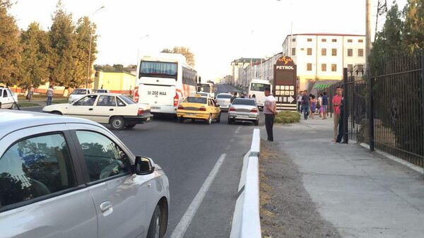 Перекрыто движение одной из центральных улиц Самарканда. Узбекистан - Sputnik Узбекистан