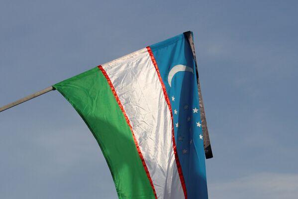 Приспущенные флаги Узбекистана в день траура по Исламу Каримову - Sputnik Узбекистан