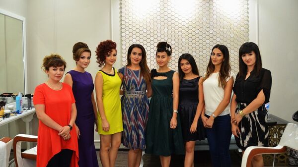 Тренинг сборной команды стилистов Узбекистана Тренинг сборной команды стилистов Узбекистана - Sputnik Узбекистан