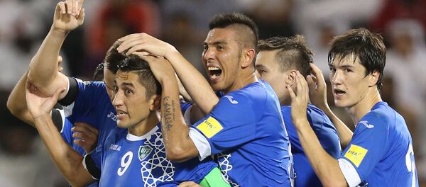 Футболисты сборной Узбекистана после забитого гола в ворота Катара Футболисты сборной Узбекистана после забитого гола в ворота Катара - Sputnik Узбекистан