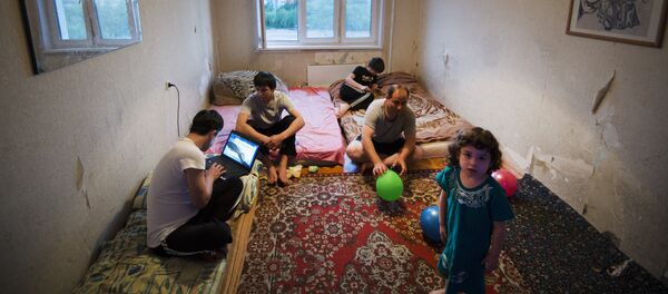 Семья мигрантов из Таджикистана - Sputnik Узбекистан