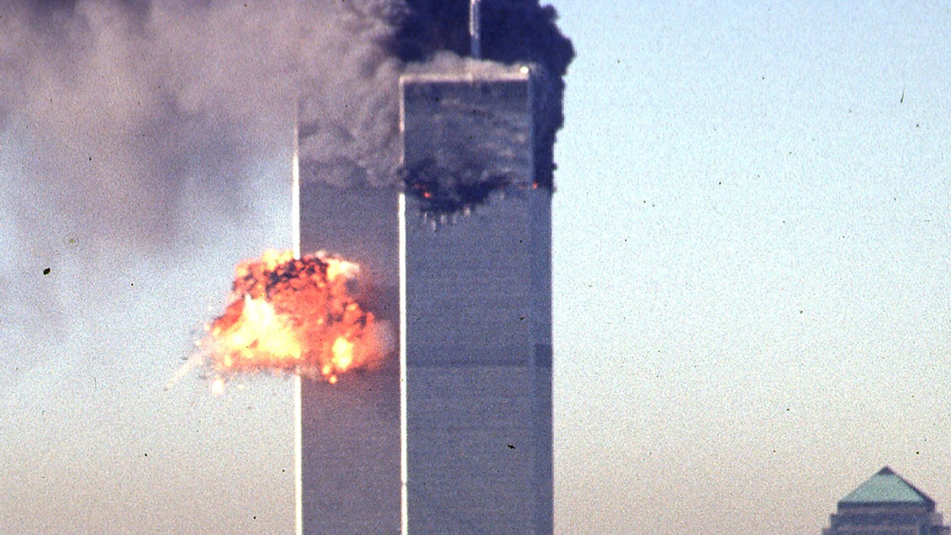 Пятнадцать лет назад была произведена аттака террористами-смертниками на башни близнецы в США - Sputnik Узбекистан, 1920, 11.09.2021