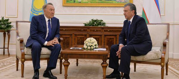 Нурсултон Назарбоев ва Шавкат Мирзиёев учрашуви Нурсултон Назарбоев ва Шавкат Мирзиёев учрашуви - Sputnik Ўзбекистон