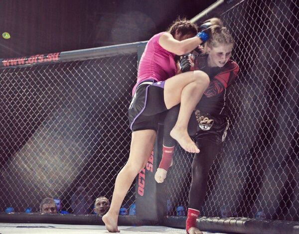 Лиана Джоджуа выступает на соревнованиях по боям без правил - Sputnik Узбекистан