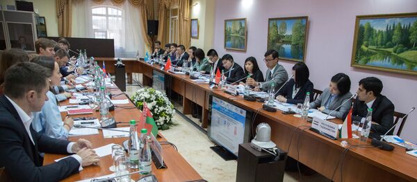 Заседание Молодёжного совета Шанхайской организации сотрудничества Заседание Молодёжного совета Шанхайской организации сотрудничества - Sputnik Узбекистан