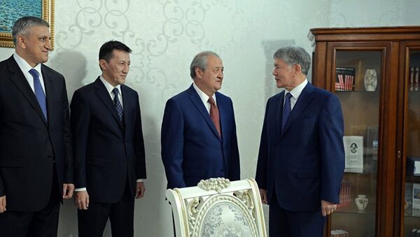 Встреча Абдулазиза Камилова с Алмазбек Атамбаевым - Sputnik Узбекистан