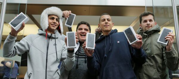 Старт продаж iPhone 7 в Пекине Старт продаж iPhone 7 в Пекине - Sputnik Узбекистан