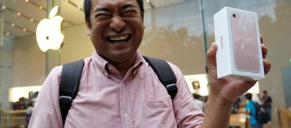 Старт продаж iPhone 7 в Пекине Старт продаж iPhone 7 в Пекине - Sputnik Узбекистан