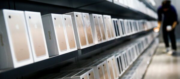 Старт продаж iPhone 7 в Китае - Sputnik Узбекистан